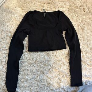 Aritzia Sunday Best cropped long sleeve top